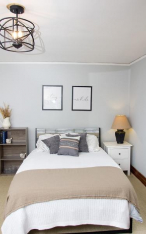 NEW! Chic and Cozy at Niagara Falls USA 5-min to the Falls in Little Italy